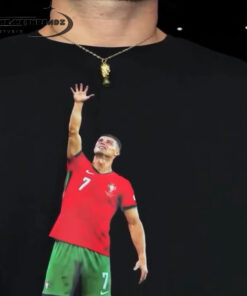 Portugal Cristiano Ronaldo CR7 Reaching For The World Cup Trophy Meme T-Shirt